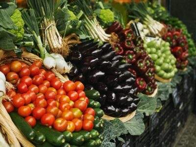 Tabela de frutas, verduras e legumes da estação