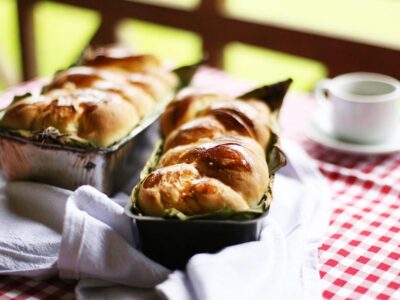 Pão de trança da roça assado no caetê