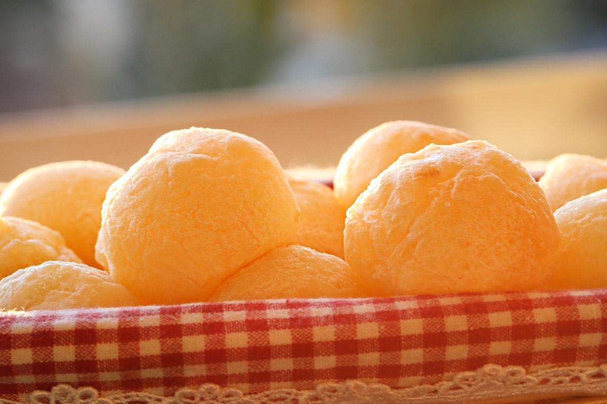 Pão de queijo caseiro: receita fácil