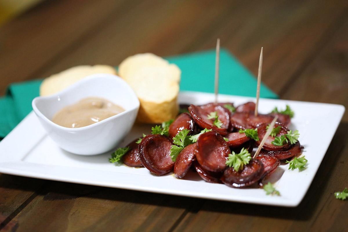 Linguiça bêbada: comida de boteco