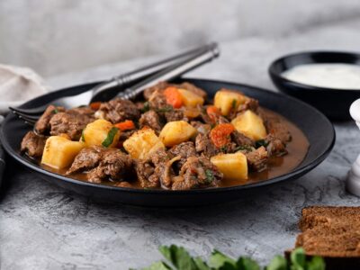 Picadinho de carne simples com batata e cenoura