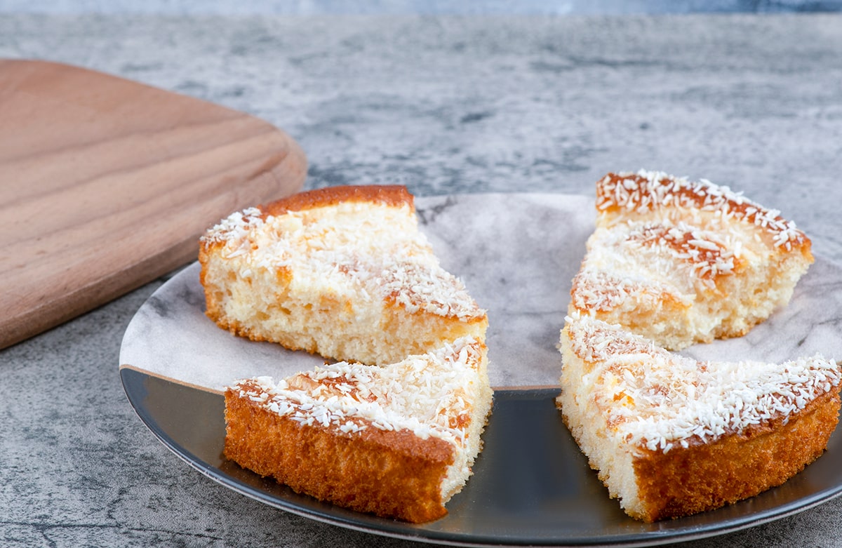 Bolo de coco gelado simples