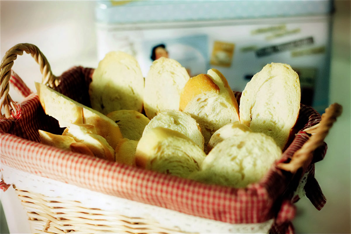 Como fazer torradas de pão amanhecido