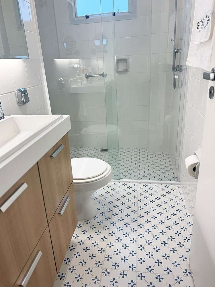banheiro com azulejo português