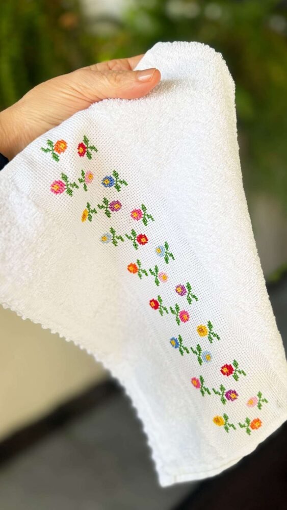 A delicadeza do ponto-cruz floral